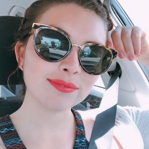 Meet your Posher, Alejandra